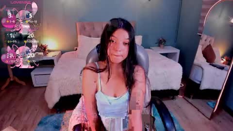 Snapshot of camii_bunnie chatting on May 2026 04:18:02 AM Cami online show from May 2026 04:18:02 AM
