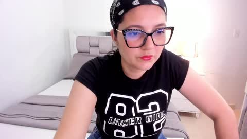 Camila buitrago online show from April 2026 12:01:01 AM