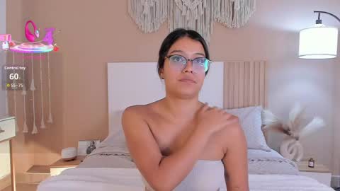 Snapshot of camila_bustamante_ chatting on June 2026 02:01:01 PM camila_bustamante_ online show from June 2026 02:01:01 PM