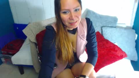 Snapshot of camila_delarosa chatting on January 2025 12:28:02 PM camila online show from January 2025 12:28:02 PM