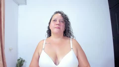 Snapshot of camilaa_foxxx chatting on May 2026 11:39:01 PM camilaa foxxx online show from May 2026 11:39:01 PM