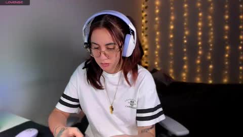 Snapshot of camilaalee chatting on October 2025 04:37:01 AM CAMILAA LEE online show from October 2025 04:37:01 AM