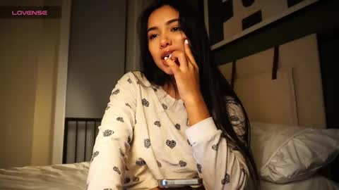 Camila online show from January 2025 10:08:02 PM