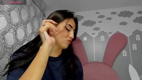 Camila  online show from February 2025 04:01:01 AM