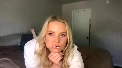 Snapshot of camilleclairexo chatting on April 2026 07:37:01 PM camilleclairexo online show from April 2026 07:37:01 PM