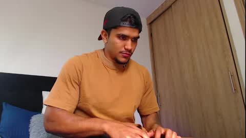 camilo_contre21 online show from September 2025 08:00:02 PM