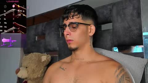   INDEPENDENT MODEL online show from October 2025 08:34:02 AM