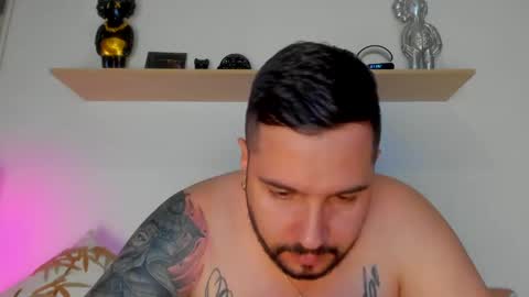 camilo_restrepo21 online show from October 2025 02:18:01 AM