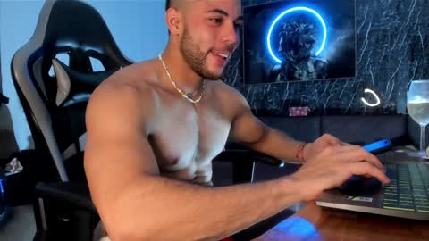 Snapshot of camilowatson chatting on December 2024 01:32:02 AM Camilo Watson online show from December 2024 01:32:02 AM