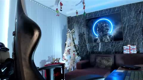 Snapshot of camilowatson chatting on December 2024 09:37:01 PM Camilo Watson online show from December 2024 09:37:01 PM