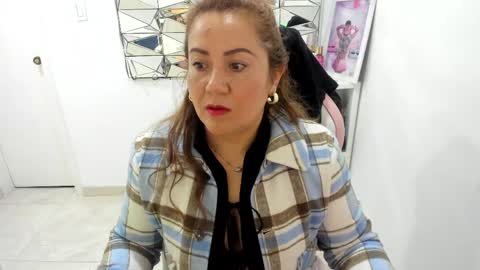 camixxx_m online show from April 2026 11:14:02 AM