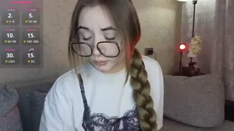 Julia online show from June 2026 07:05:01 PM