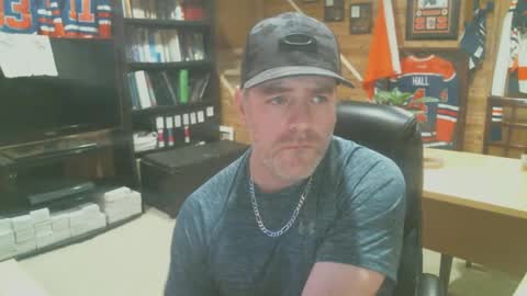 Snapshot of canadianboi6969 chatting on December 2024 03:05:02 AM CanadianBacon6969 online show from December 2024 03:05:02 AM