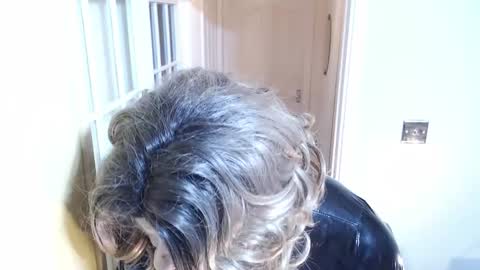 candi smokes online show from November 2025 03:23:01 PM