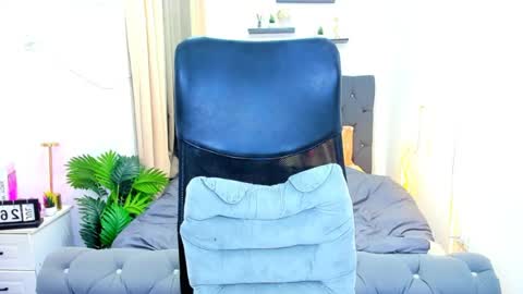 candiceferragamo online show from July 2026 03:21:02 PM