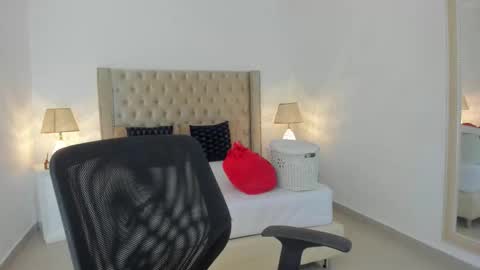 Candie  online show from November 2025 11:21:02 AM