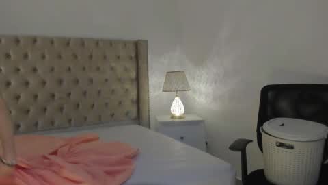 Candie  online show from November 2025 11:43:02 AM