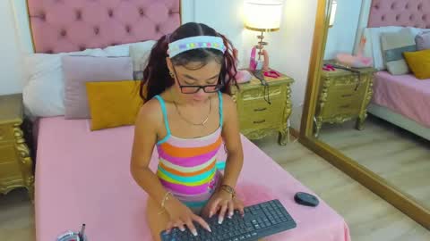 Snapshot of candy5girl chatting on January 2025 10:43:01 PM Candy online show from January 2025 10:43:01 PM