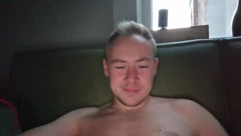 Snapshot of candy_boy_xoxo chatting on June 2026 07:39:01 PM candy_boy_xoxo online show from June 2026 07:39:01 PM