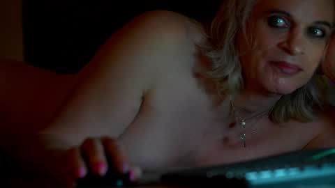 Snapshot of candy_girls_4_u chatting on November 2025 10:07:01 AM ExtraCandy online show from November 2025 10:07:01 AM