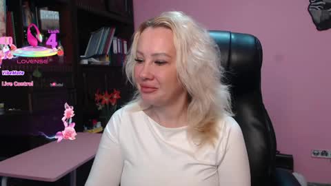 Snapshot of candy_hellenx chatting on April 2026 03:53:02 AM candy_hellenx online show from April 2026 03:53:02 AM