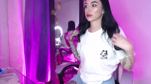 Leila  online show from December 2025 04:07:02 AM