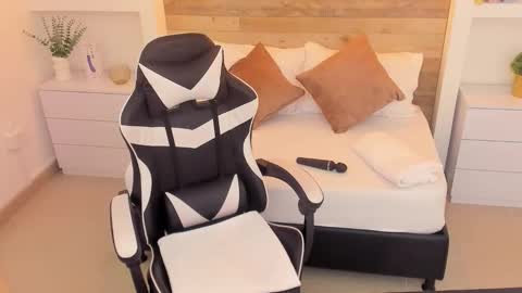 CANDY online show from November 2025 07:08:02 PM