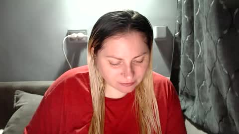 Laura online show from October 2025 07:36:02 PM