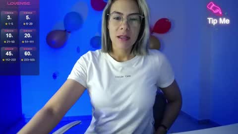 Candy Dowson online show from December 2024 10:44:02 AM