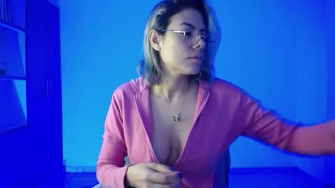 Candy Dowson online show from October 2025 10:38:02 AM