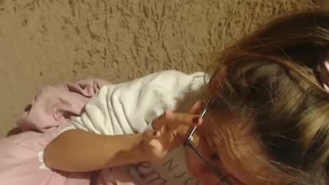 say meow and send tips  online show from September 2025 12:49:02 PM