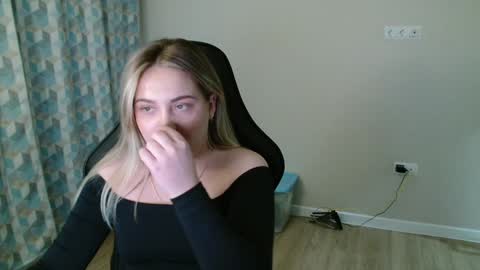 Snapshot of candymini chatting on March 2025 02:45:02 PM candymini online show from March 2025 02:45:02 PM