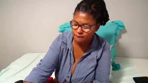 Snapshot of candyyumsaerolaxx chatting on June 2026 07:00:01 AM candyyumsaerolaxx online show from June 2026 07:00:01 AM