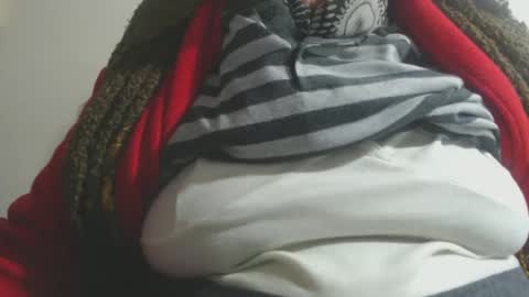 Snapshot of capitanfuturo44 chatting on February 2025 04:58:01 PM Cinzia ex regina online show from February 2025 04:58:01 PM