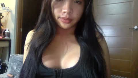 Snapshot of captivatingyumi chatting on June 2026 09:25:01 AM Yumi Aera online show from June 2026 09:25:01 AM