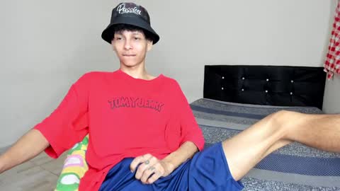 Snapshot of cardrey05 chatting on January 2025 05:15:02 AM Carlos and Cristian online show from January 2025 05:15:02 AM