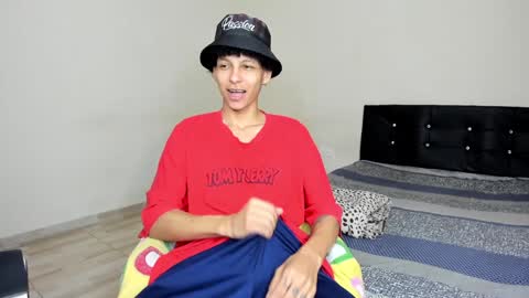 Snapshot of cardrey05 chatting on January 2025 03:26:02 AM Carlos and Cristian online show from January 2025 03:26:02 AM