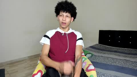 Snapshot of cardrey05 chatting on February 2025 01:37:01 AM Carlos and Cristian online show from February 2025 01:37:01 AM