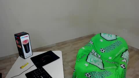 Snapshot of cardrey05 chatting on September 2025 05:40:01 AM Carlos and Cristian online show from September 2025 05:40:01 AM