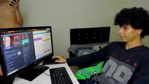 Snapshot of cardrey05 chatting on September 2025 06:04:02 AM Carlos and Cristian online show from September 2025 06:04:02 AM