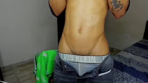 Snapshot of cardrey05 chatting on October 2025 11:28:01 AM Carlos and Cristian online show from October 2025 11:28:01 AM