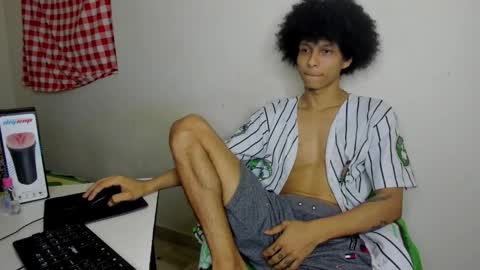 Snapshot of cardrey05 chatting on November 2025 10:28:01 AM Carlos and Cristian online show from November 2025 10:28:01 AM