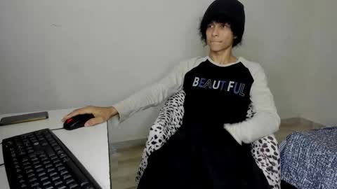 Snapshot of cardrey05 chatting on November 2025 12:33:01 AM Carlos and Cristian online show from November 2025 12:33:01 AM