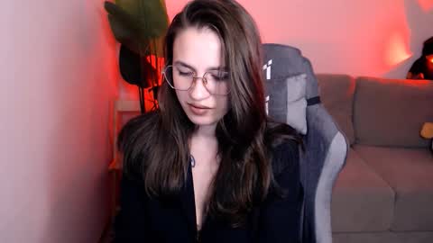 Mary online show from October 2025 09:15:01 PM