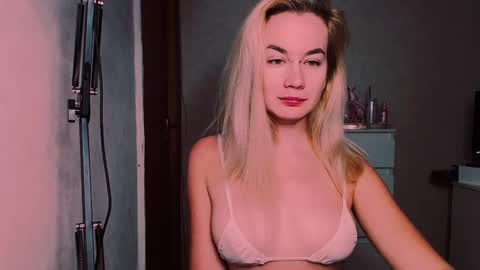 Snapshot of carinfox chatting on September 2025 05:12:01 AM Carin online show from September 2025 05:12:01 AM