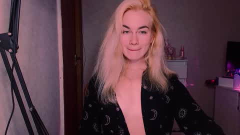 Snapshot of carinfox chatting on October 2025 07:42:02 PM Carin online show from October 2025 07:42:02 PM
