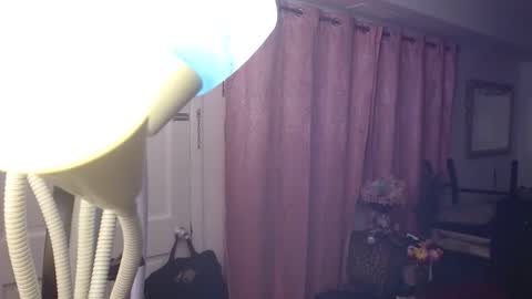 Snapshot of carliecreams chatting on November 2025 03:16:02 AM Carlie online show from November 2025 03:16:02 AM