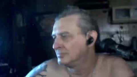 carlos712009 online show from April 2026 07:33:02 PM