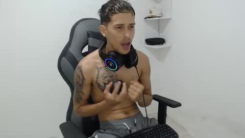 Snapshot of carlossmi01 chatting on October 2025 03:13:02 PM carlossmi01 online show from October 2025 03:13:02 PM