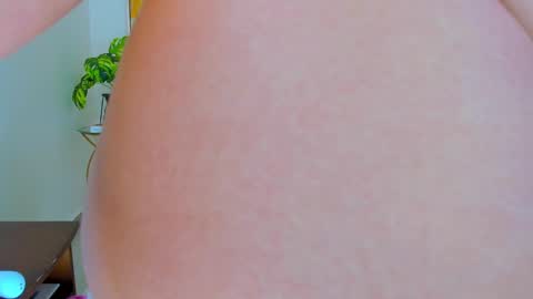 Snapshot of carlota_peach chatting on January 2025 03:44:01 PM Andrea online show from January 2025 03:44:01 PM